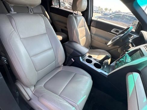 Used 2014 Ford Explorer XLT w/ Equipment Group 202A FWD image 4