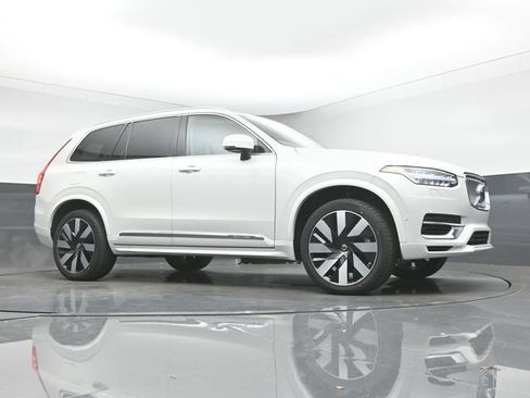 Used 2024 Volvo XC90 T8 Plus image 37