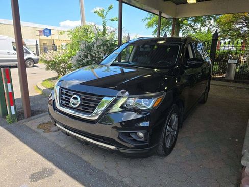 Used 2017 Nissan Pathfinder SV w/ Trailer Tow Package AWD/4WD image 7