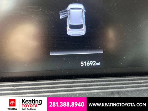 Used 2023 Hyundai Venue Limited FWD image 13