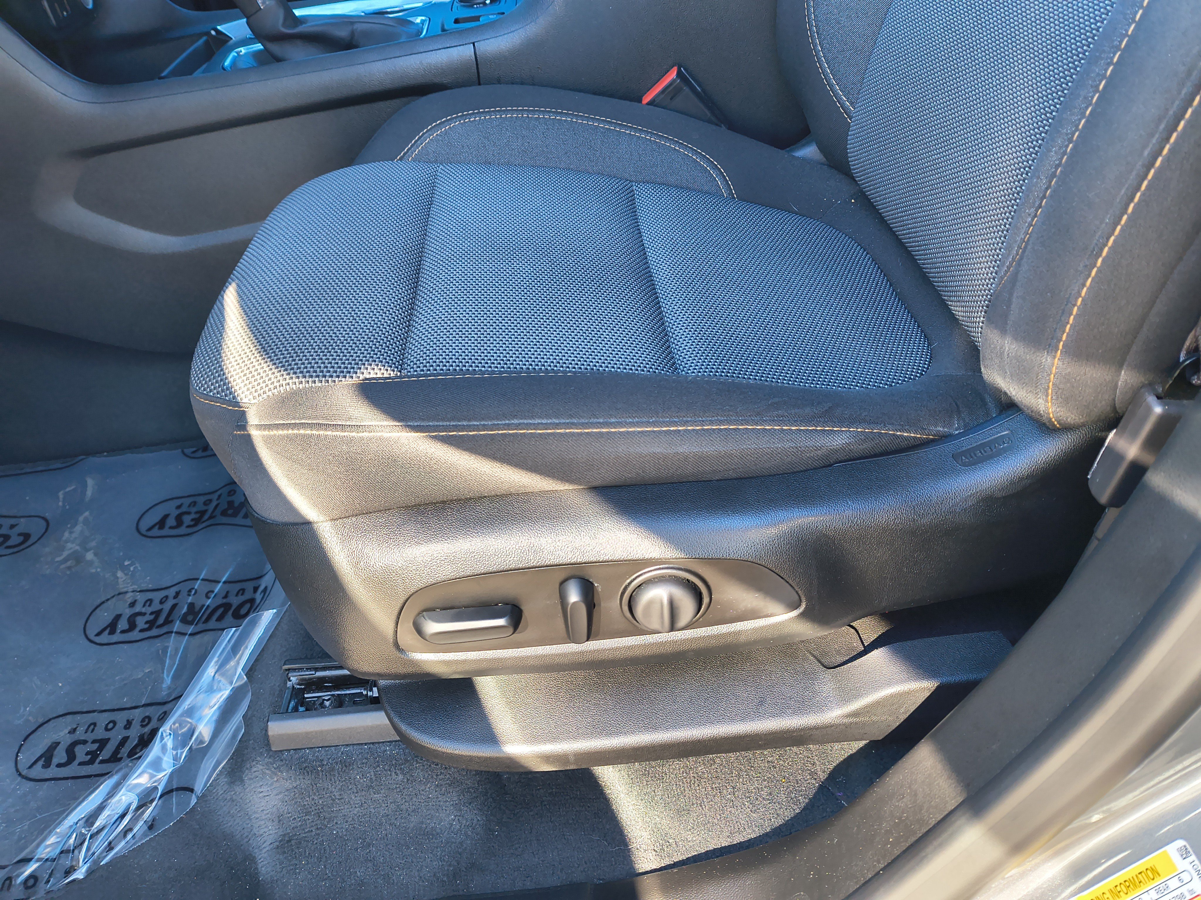 Used 2021 Chevrolet Traverse LT FWD image 22