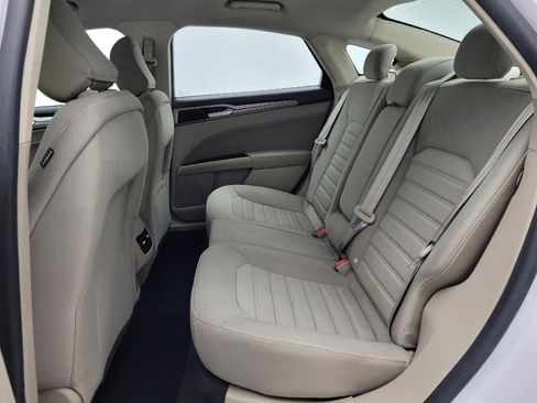 Used 2020 Ford Fusion SE image 18