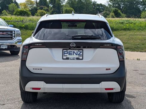 Used 2025 Nissan Kicks SR FWD image 6