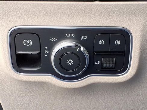 Certified 2025 Mercedes-Benz GLA 250 4MATIC image 16