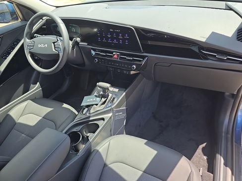 New 2026 Kia Niro EX FWD image 11
