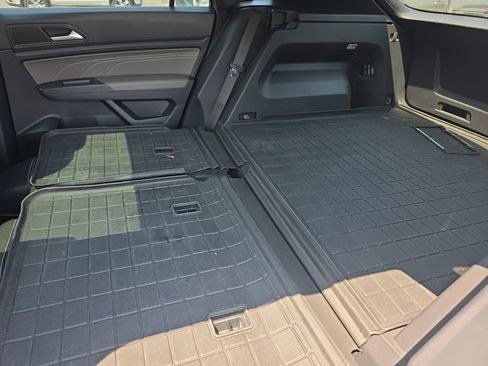 Used 2021 Volkswagen Atlas Cross Sport SE w/ Panoramic Sunroof Package FWD image 18