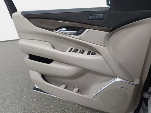 Used 2020 Cadillac Escalade Luxury AWD/4WD image 25