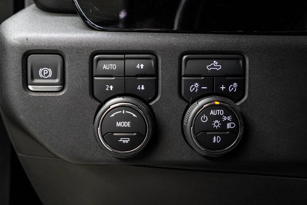 Used 2024 Chevrolet Silverado 1500 LT Trail Boss w/ Convenience Package II AWD/4WD image 38