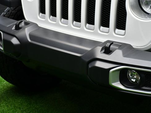 Used 2018 Jeep Wrangler Unlimited Sahara AWD/4WD image 7