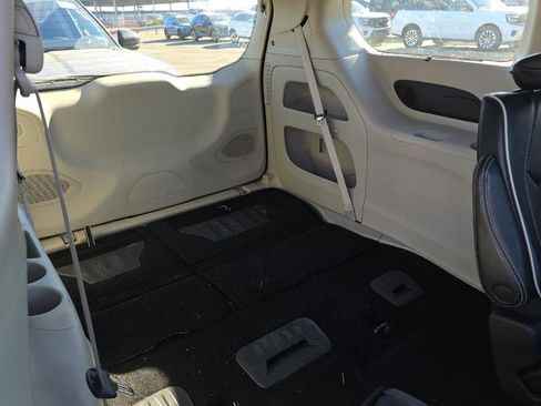 Used 2023 Chrysler Pacifica Limited image 10