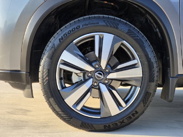 Used 2025 Nissan Rogue SL w/ SL Premium Package FWD image 8