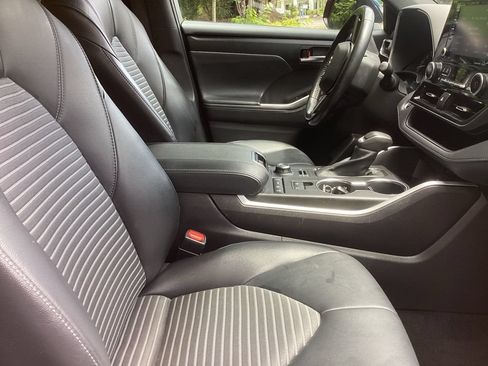 Used 2021 Toyota Highlander XSE AWD/4WD image 4