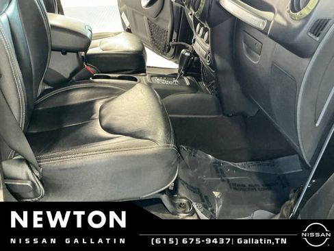 Used 2018 Jeep Wrangler Unlimited Sahara AWD/4WD image 15