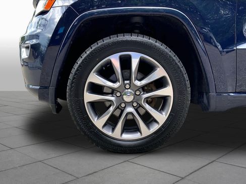 Used 2017 Jeep Grand Cherokee Overland AWD/4WD image 11