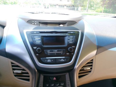 Used 2013 Hyundai Elantra GLS w/ Preferred Pkg FWD image 21