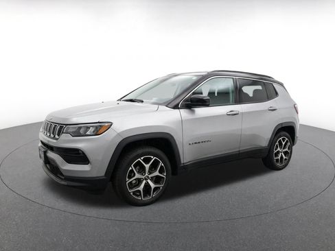 Used 2025 Jeep Compass Limited AWD/4WD image 3
