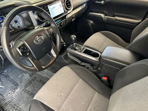 Used 2023 Toyota Tacoma TRD Off-Road w/ Technology Package AWD/4WD image 11