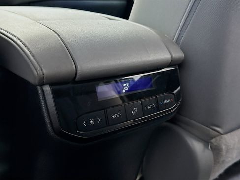 Used 2022 Toyota Highlander LE image 15