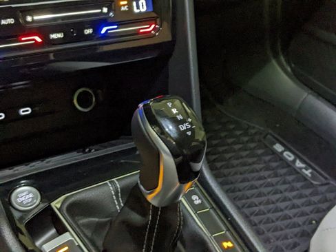 New 2026 Volkswagen Taos SE image 20