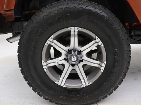 Used 2014 Jeep Wrangler Rubicon w/ Power Convenience Group image 11