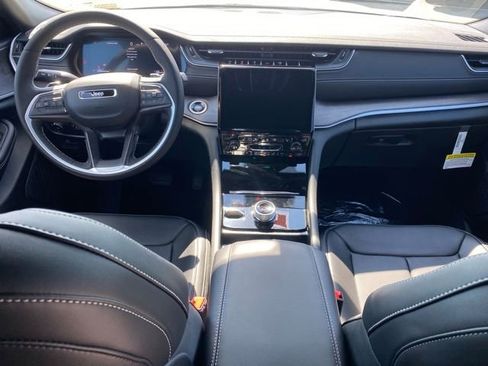 New 2025 Jeep Grand Cherokee L Limited w/ Luxury Tech Group II image 33