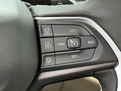 New 2025 Jeep Grand Cherokee Limited image 16