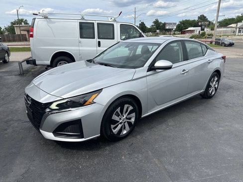 Used 2023 Nissan Altima 2.5 S FWD image 2