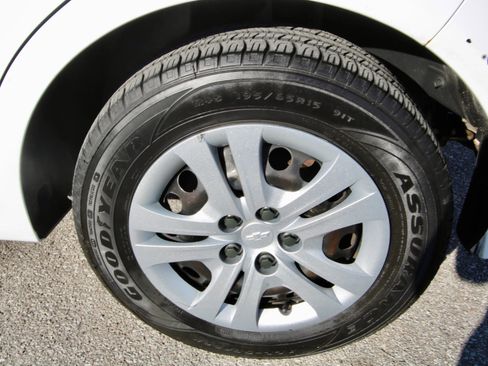 Used 2017 Chevrolet Sonic LT image 12