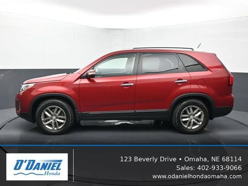 Used 2014 Kia Sorento LX FWD image 2