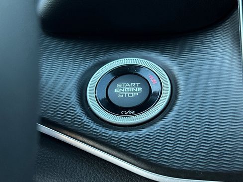 Used 2024 Jeep Grand Cherokee L Laredo image 22