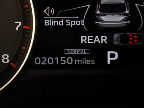 Used 2024 Mitsubishi Outlander ES AWD/4WD image 17