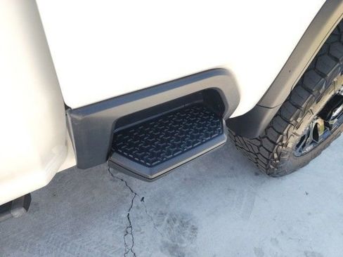 Used 2022 GMC Sierra 2500 AT4 w/ AT4 Preferred Package image 12