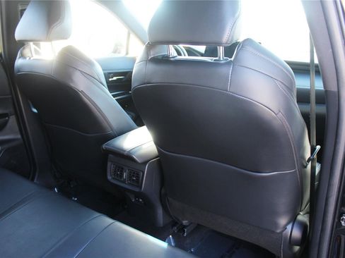 Used 2023 Toyota Venza XLE image 45