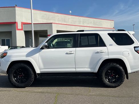 Used 2022 Toyota 4Runner SR5 Premium w/ Moonroof Package image 9