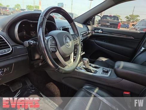 Used 2019 Jeep Grand Cherokee Overland AWD/4WD image 22