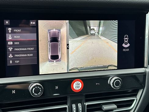 New 2026 Porsche Macan image 24