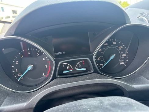 Used 2018 Ford Escape Titanium FWD image 3