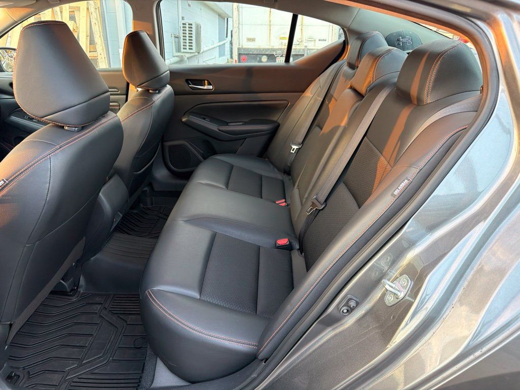 Used 2022 Nissan Altima 2.5 SR FWD image 11