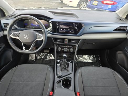 Used 2024 Volkswagen Taos SE image 9