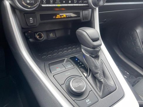 Used 2024 Toyota RAV4 LE image 27
