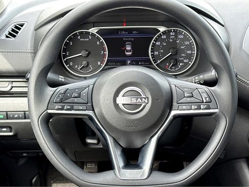 Used 2025 Nissan Sentra SV FWD image 11