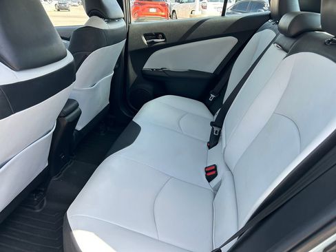 Used 2018 Toyota Prius Four w/ Advanced Technology Package image 16