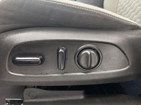 Used 2021 Chevrolet Equinox LS w/ LS Convenience Package image 10