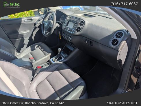 Used 2013 Volkswagen Tiguan S image 16