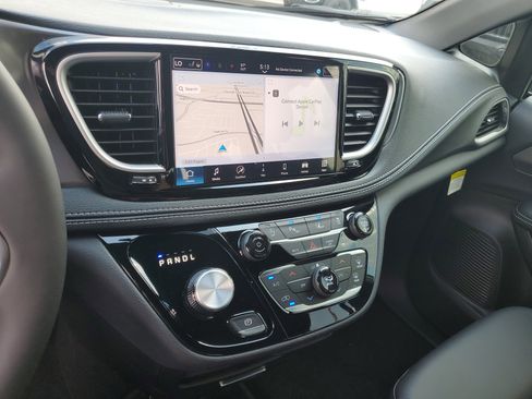 New 2026 Chrysler Pacifica Select image 16