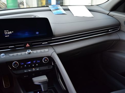 Used 2025 Hyundai Elantra SEL w/ Cargo Package FWD image 27