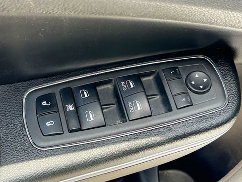 Used 2021 Chrysler 300 S w/ S Model Appearance Package RWD image 17