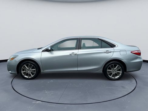 Used 2015 Toyota Camry SE FWD image 4
