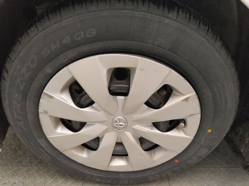 Used 2022 Toyota Corolla L image 31