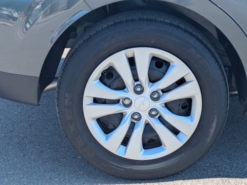 Certified 2025 Kia Soul LX FWD image 8